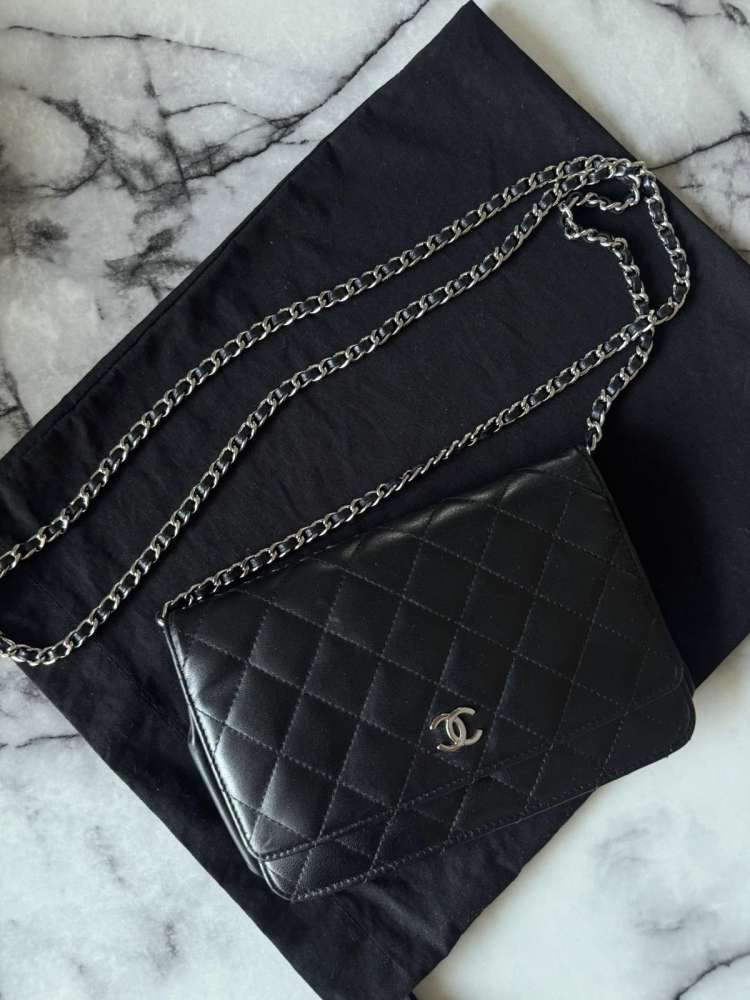 Chanel wallet on chain