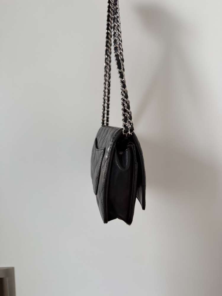 Chanel wallet on chain