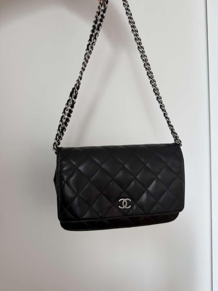 Chanel wallet on chain