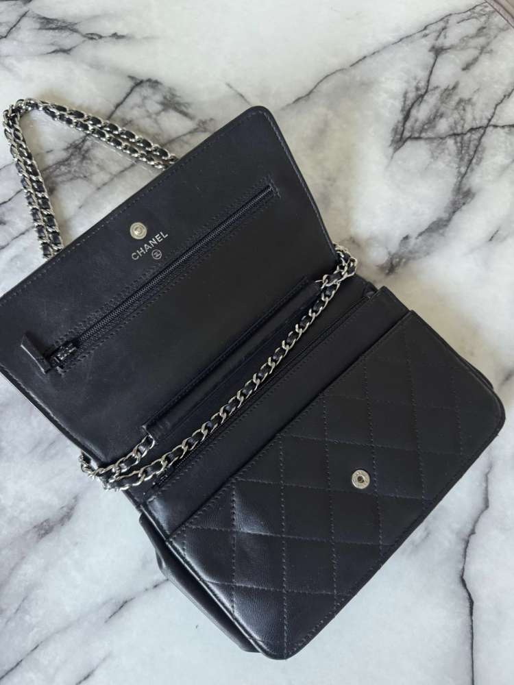 Chanel wallet on chain