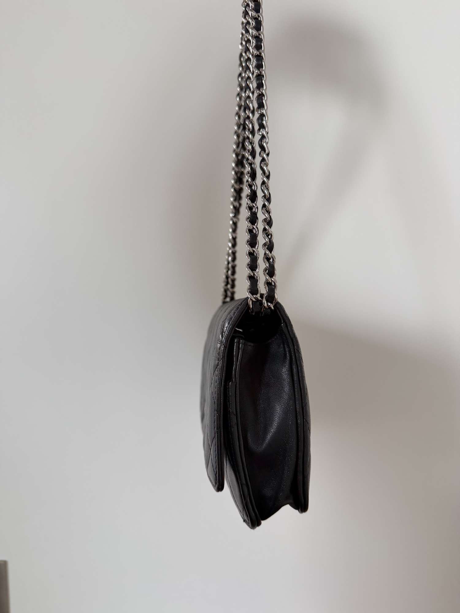 Chanel wallet on chain