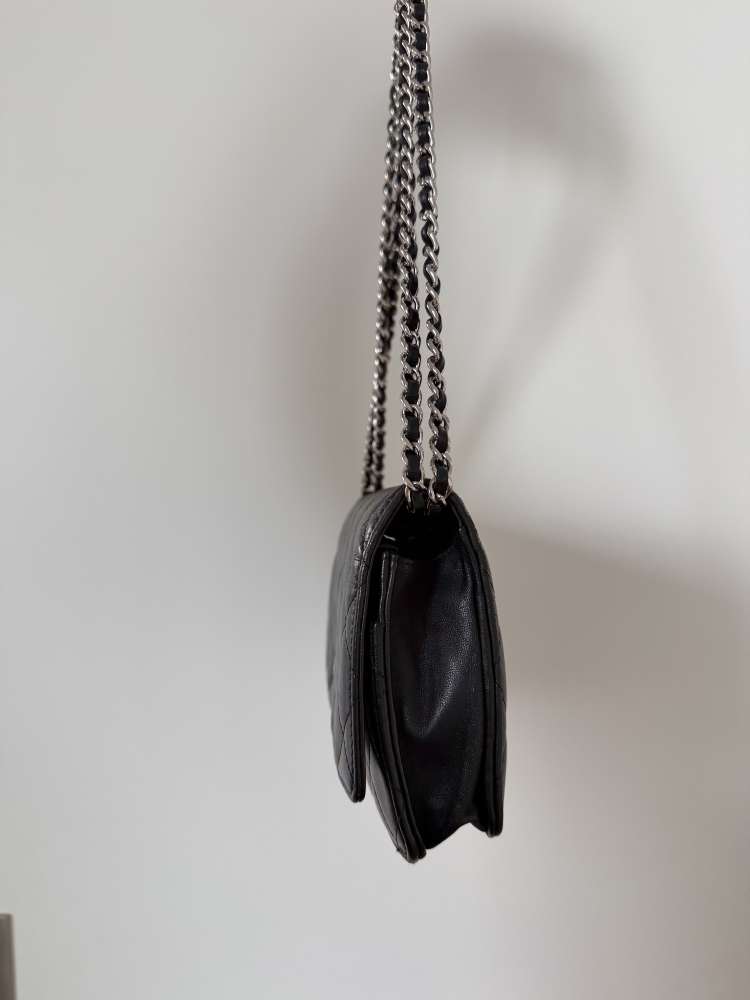 Chanel wallet on chain