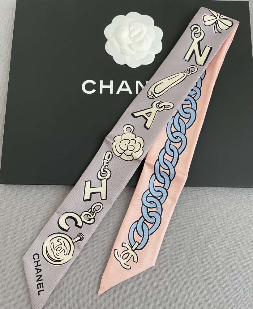 CHANEL BANDANA
