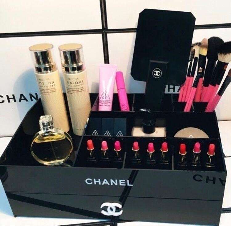 CHANEL DRŽIAK NA ŠMINKY A ŠPERKOVNICA