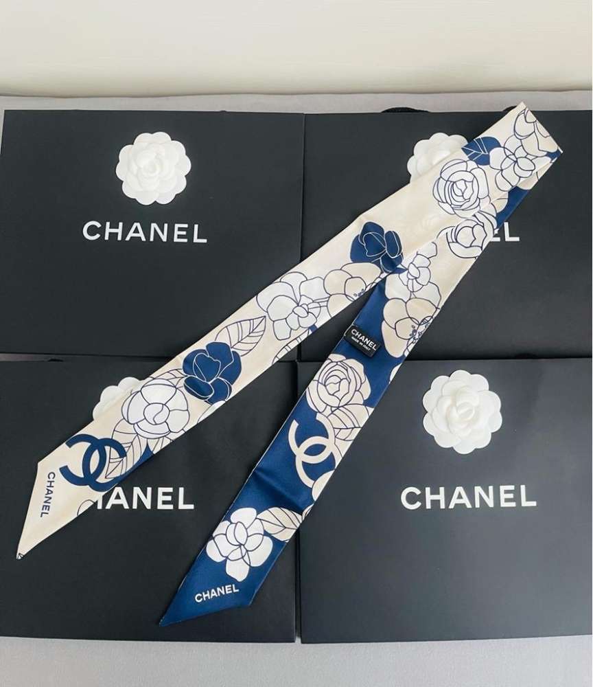 CHANEL KRÁSNA BANDANA