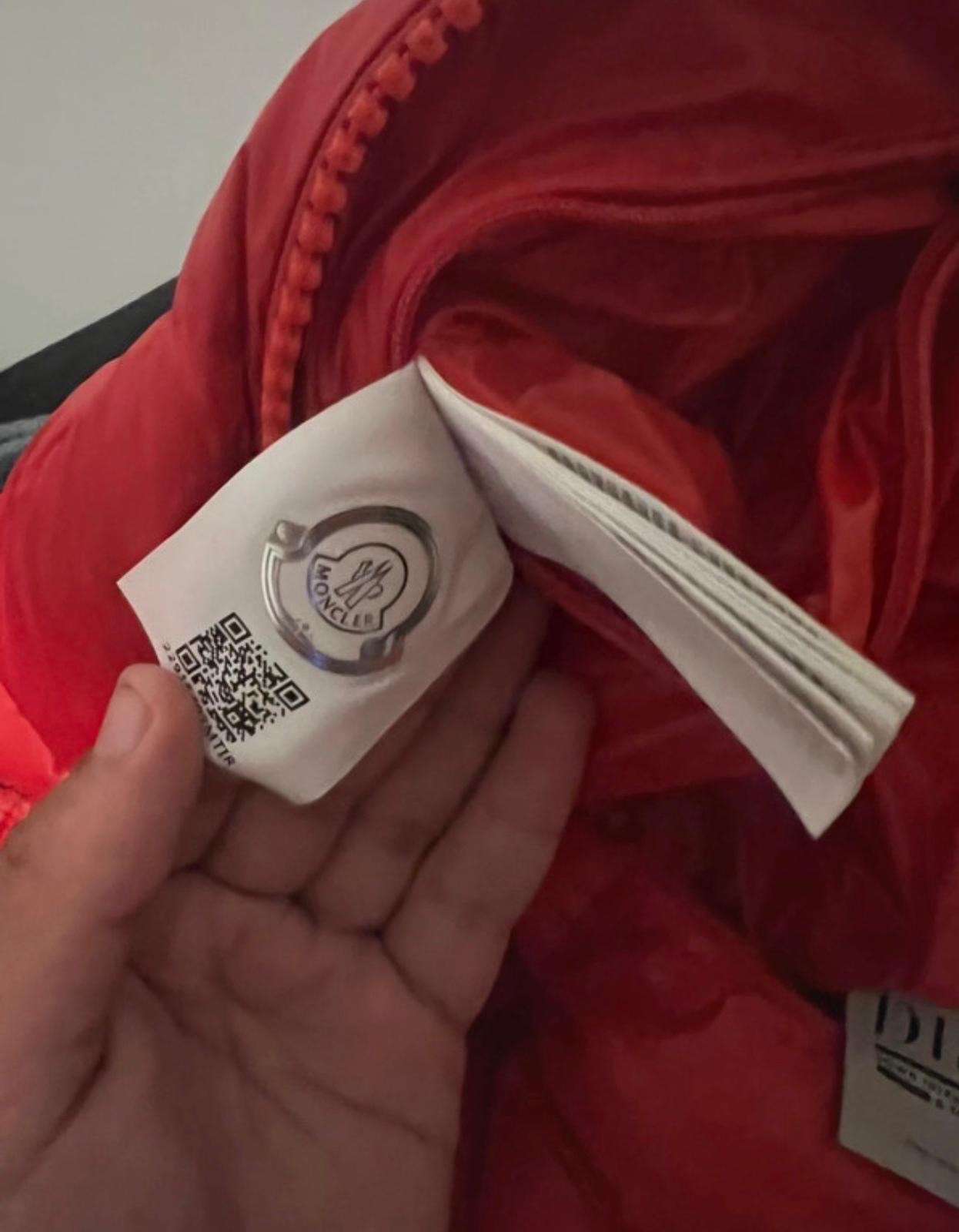 Moncler bunda červena