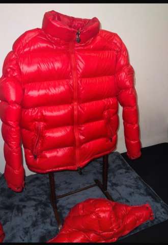 https://vipluxury.sk/Moncler bunda červena
