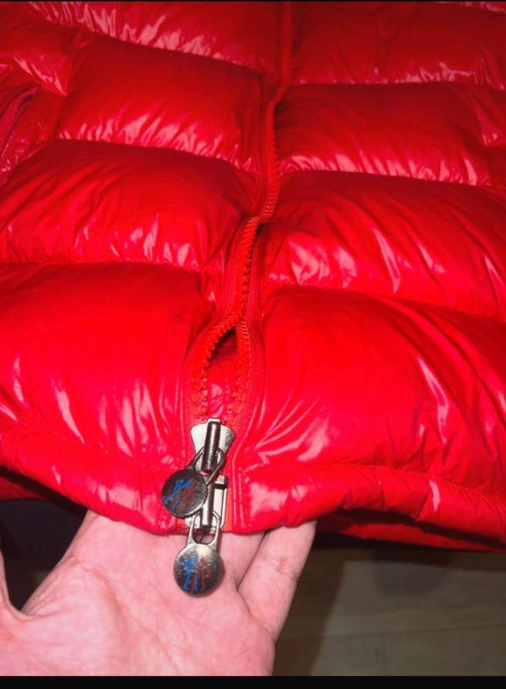 Moncler bunda červena