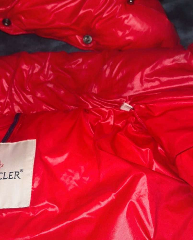 Moncler bunda červena