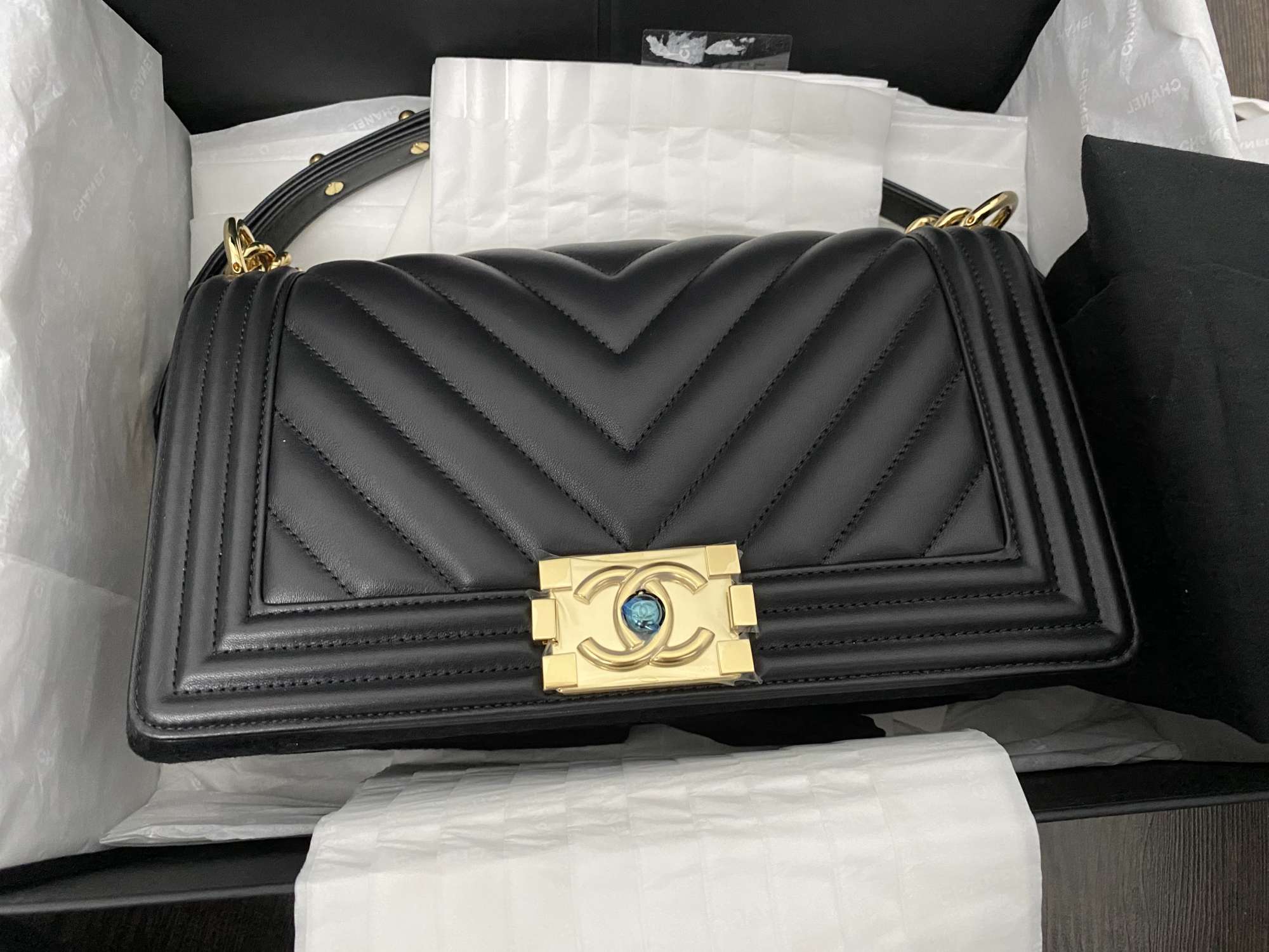 Chanel boy medium