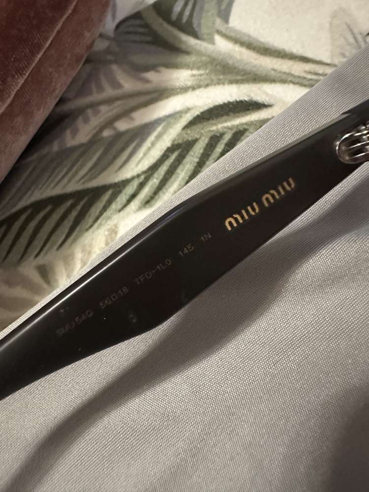 Slnecne okuliare Miu Miu s kamienkami