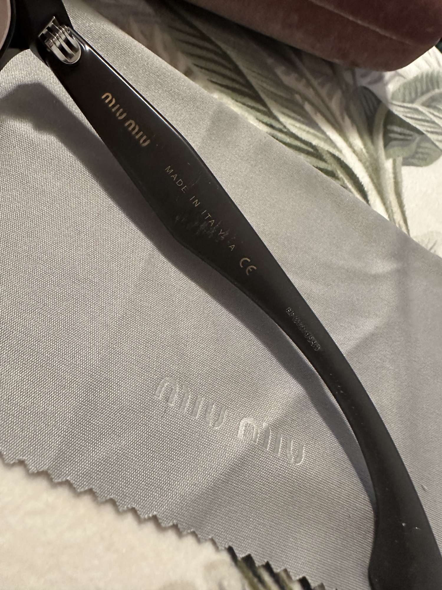 Slnecne okuliare Miu Miu s kamienkami