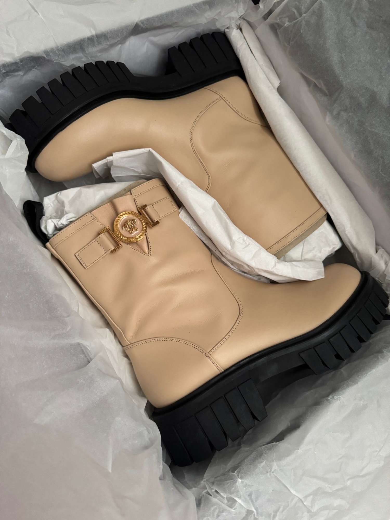 Versace dámske kožené čižmy