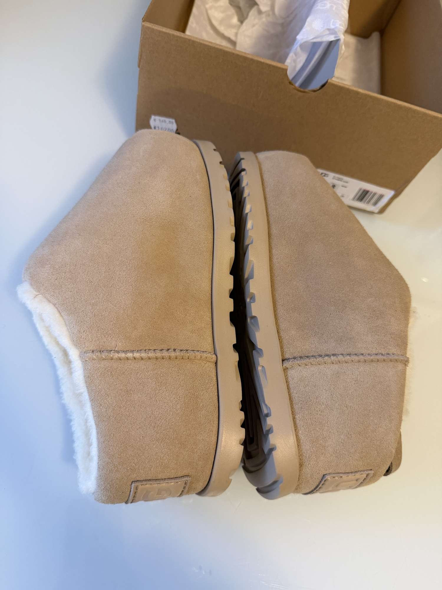 UGG Pumped Slides válenky 39