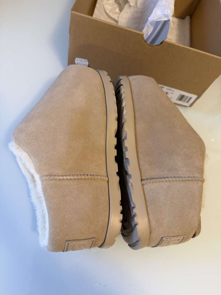 UGG Pumped Slides válenky 39