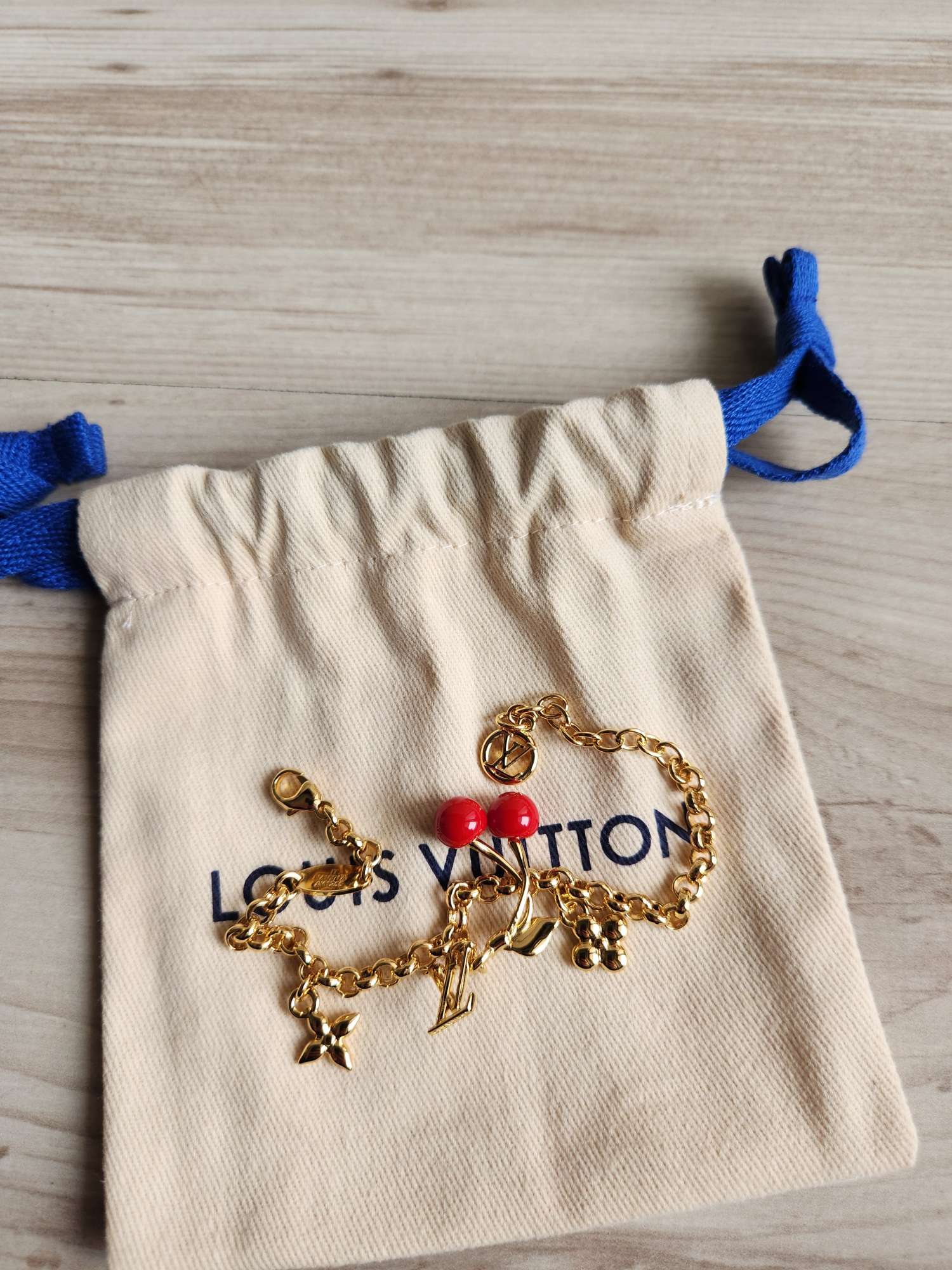 Louis Vuitton Naramek