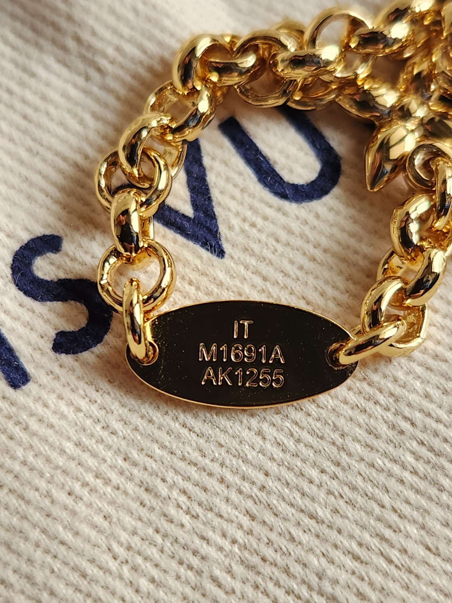 Louis Vuitton Naramek