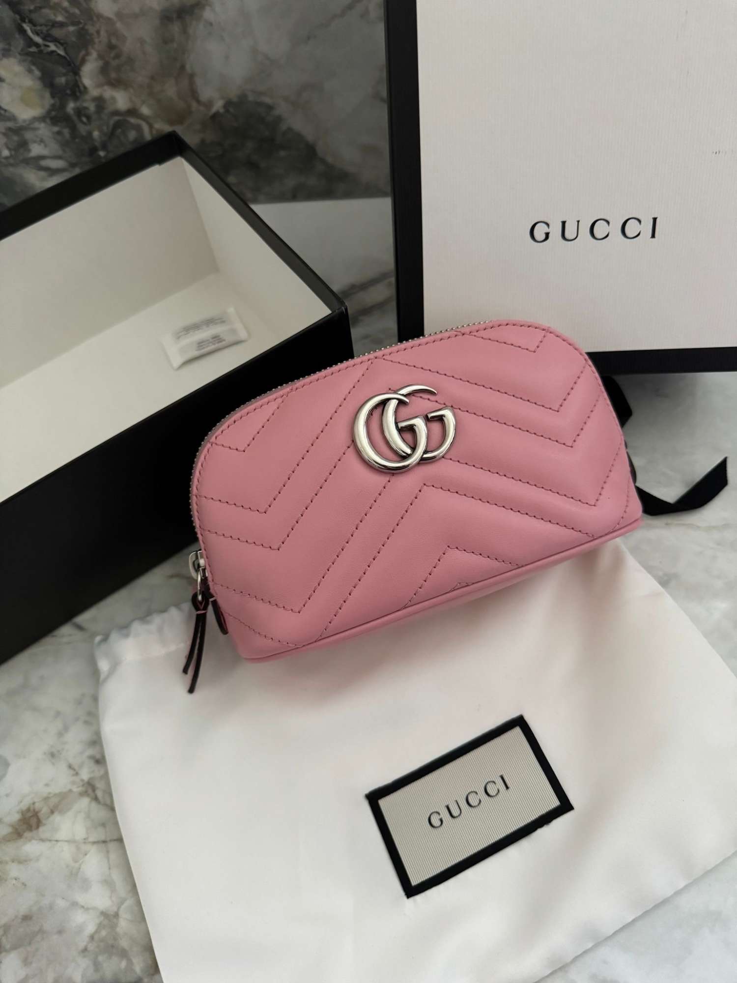 Gucci Marmont kožená taštička