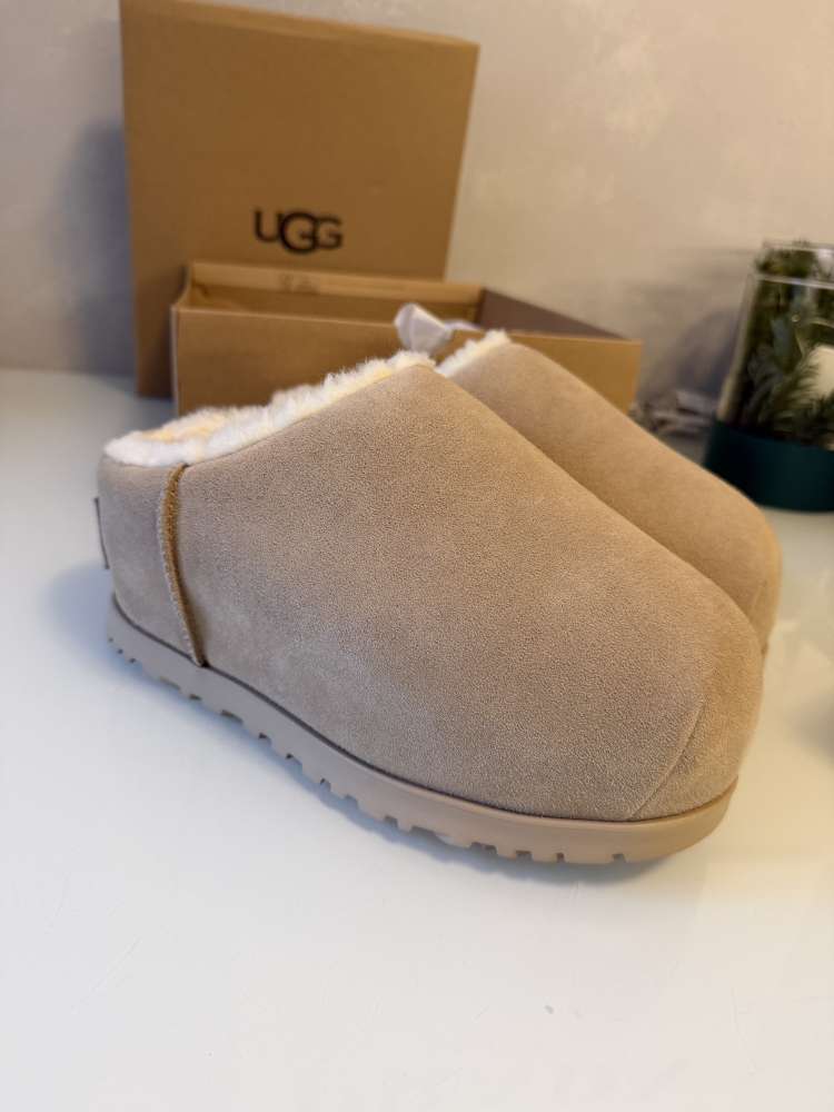 UGG Pumped Slides válenky 40