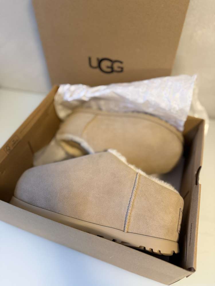 UGG Pumped Slides válenky 40