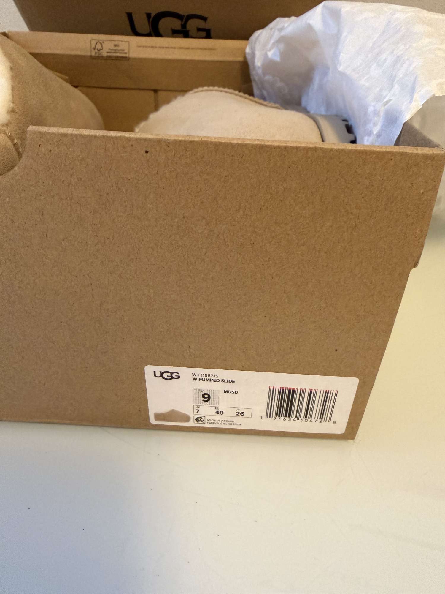 UGG Pumped Slides válenky 40