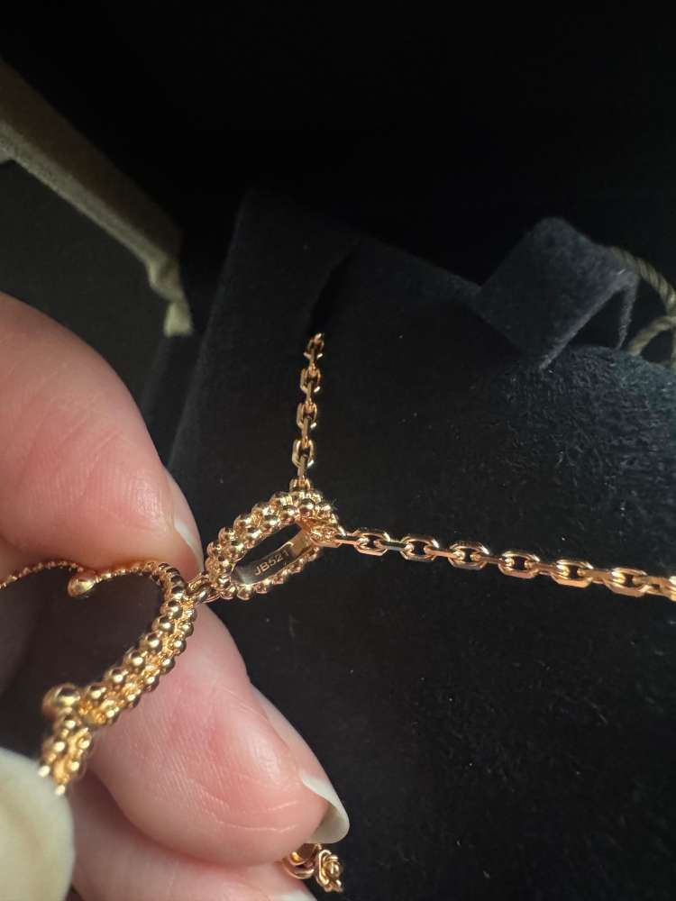 Van Cleef &Arpels nahrdelnik