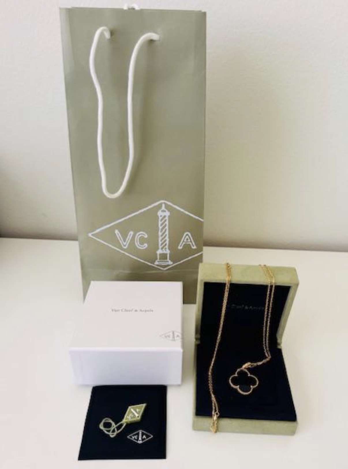 Van Cleef &Arpels nahrdelnik