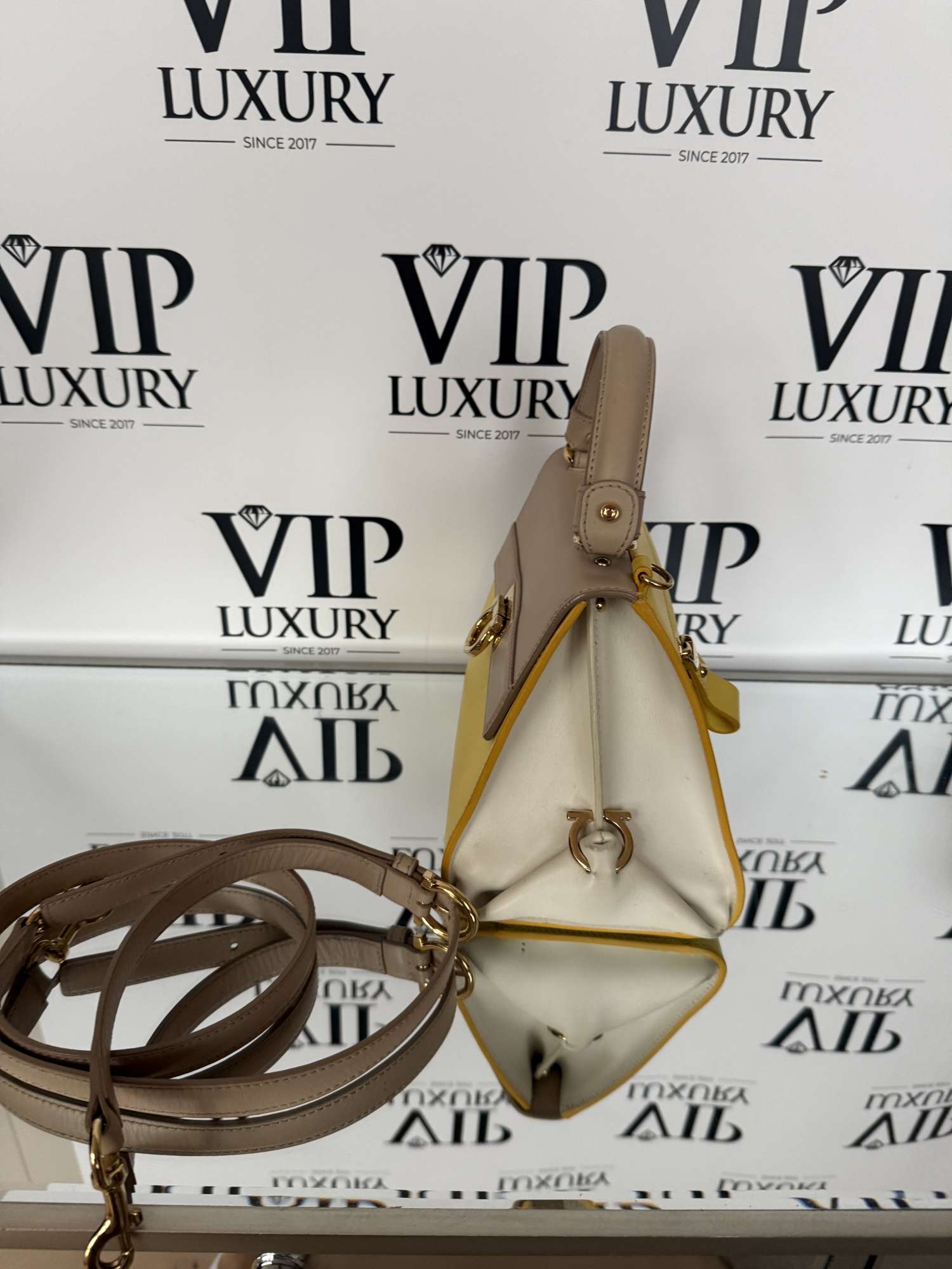 Salvatore Ferragamo kabelka