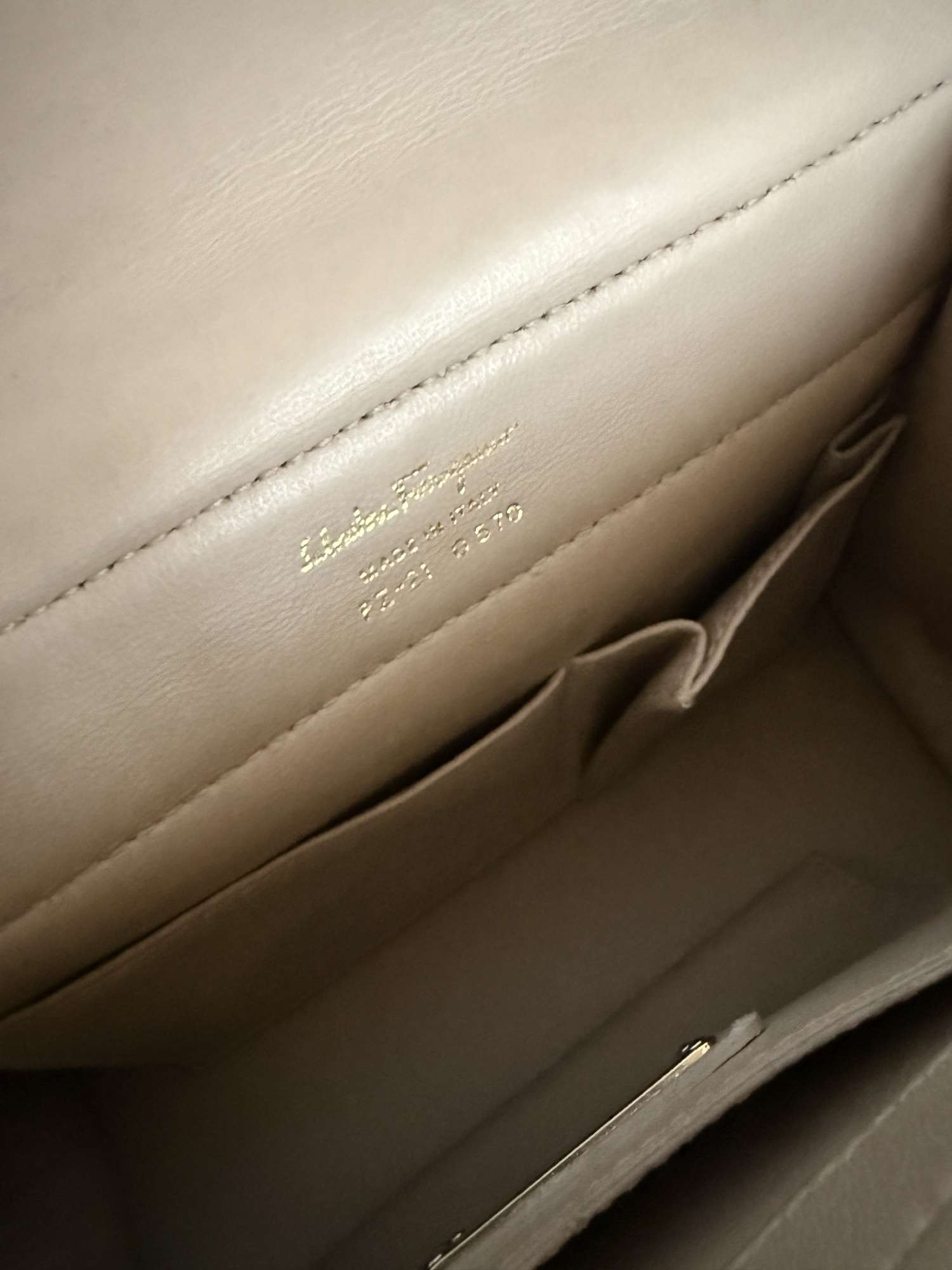 Salvatore Ferragamo kabelka