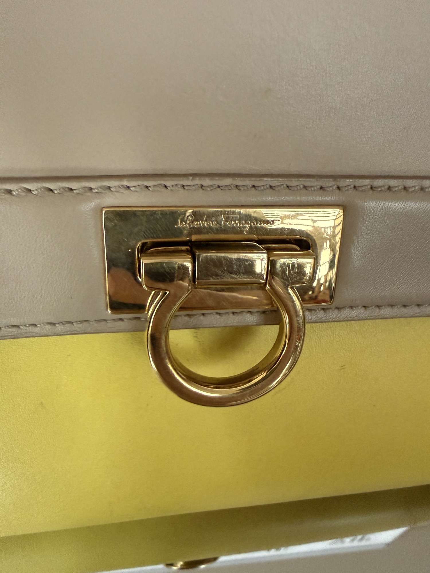 Salvatore Ferragamo kabelka