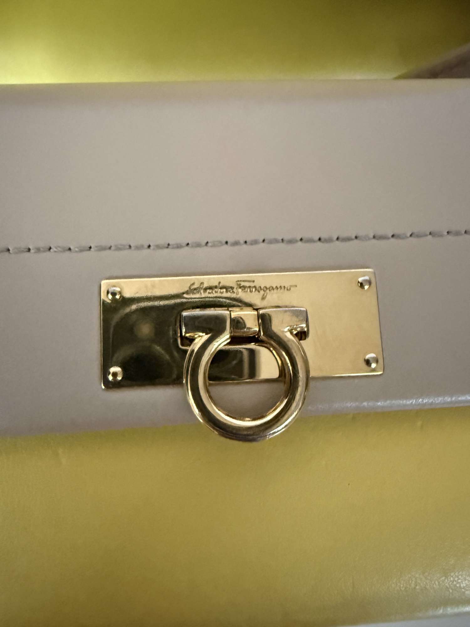 Salvatore Ferragamo kabelka