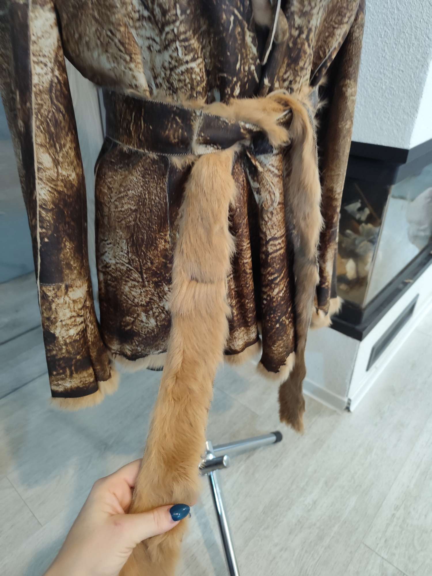 Luxusný kozusinovy kabatik