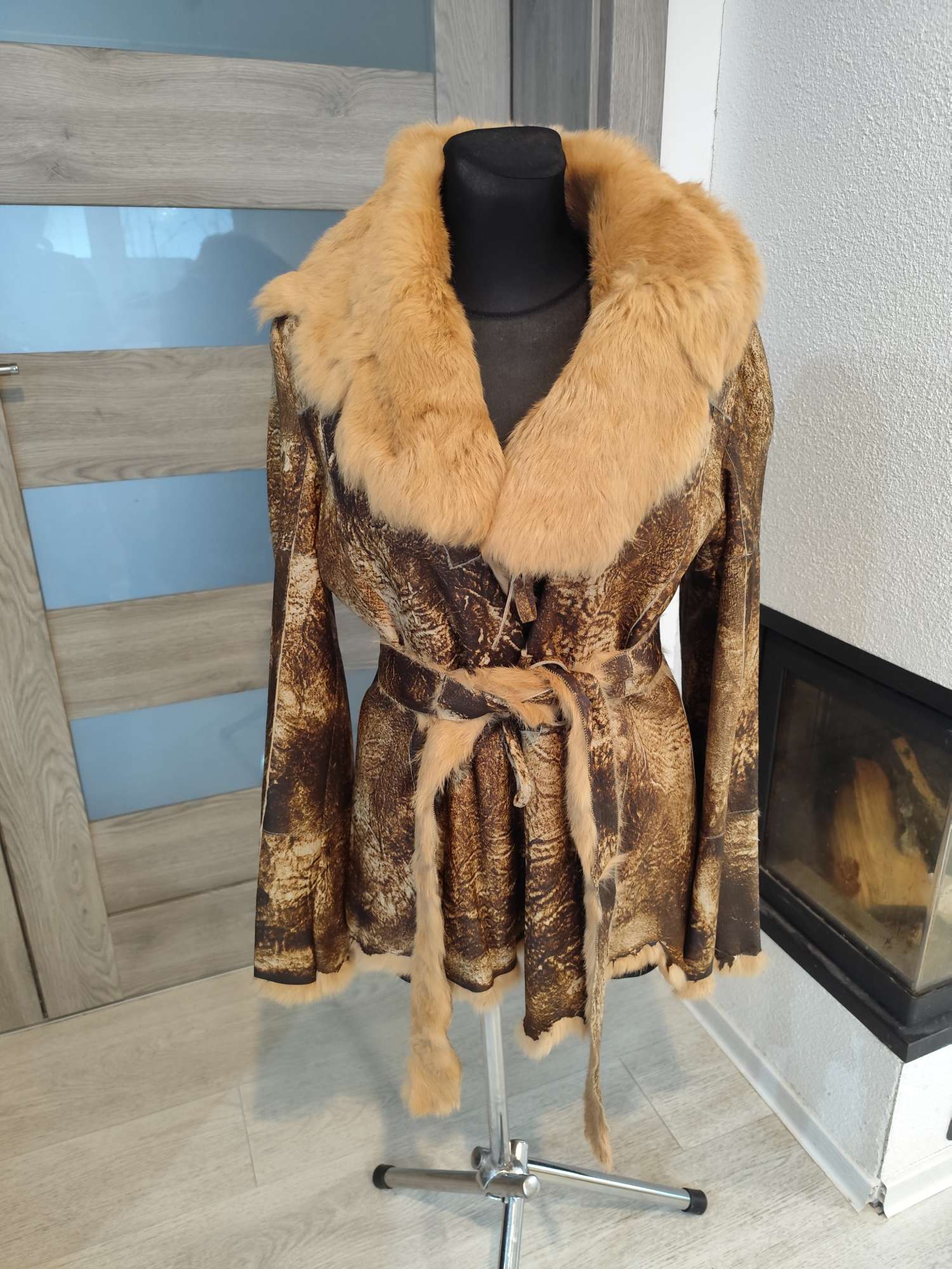 Luxusný kozusinovy kabatik