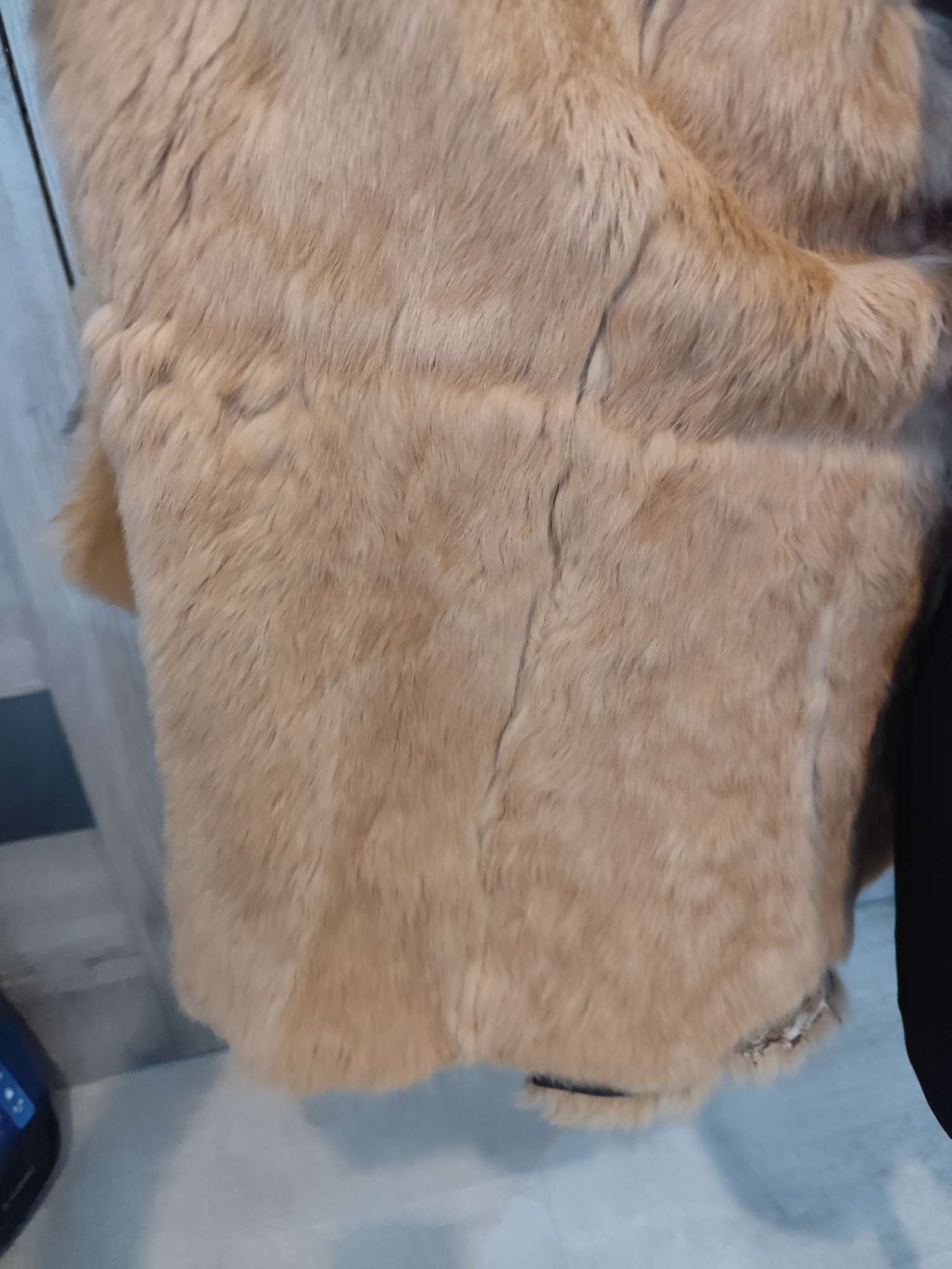 Luxusný kozusinovy kabatik