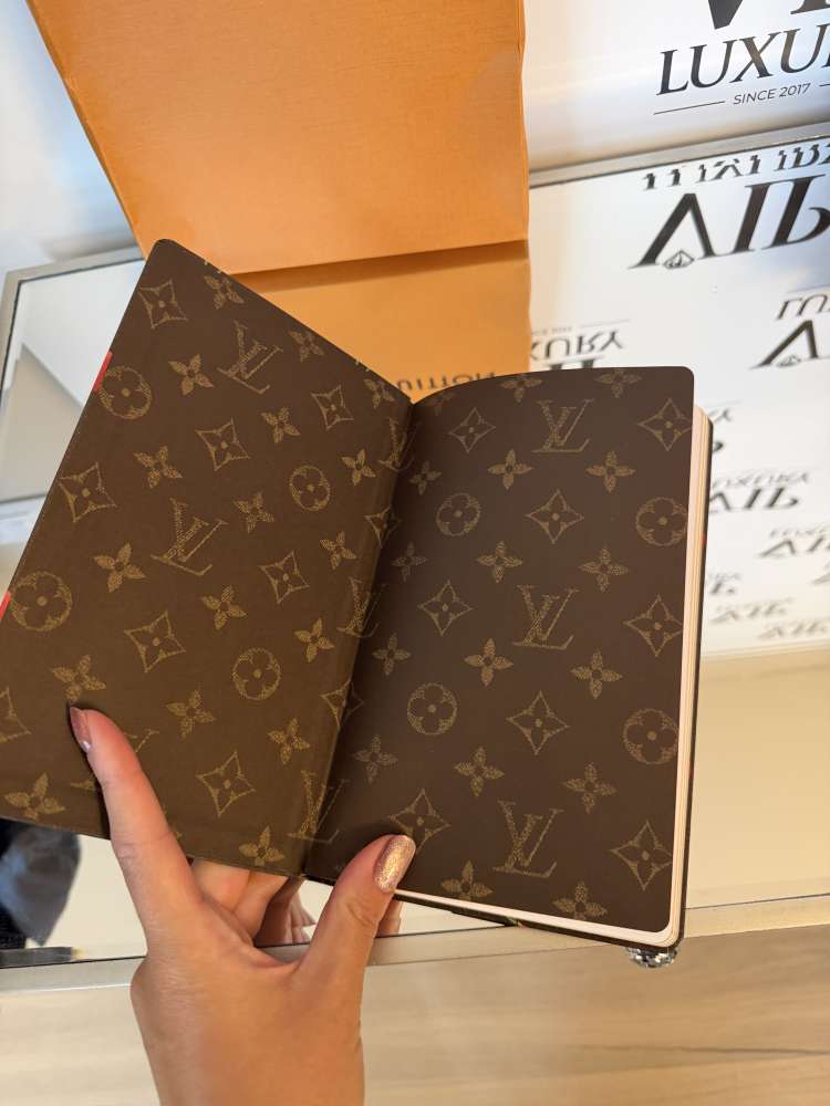 Louis Vuittonx Murakami zápisník