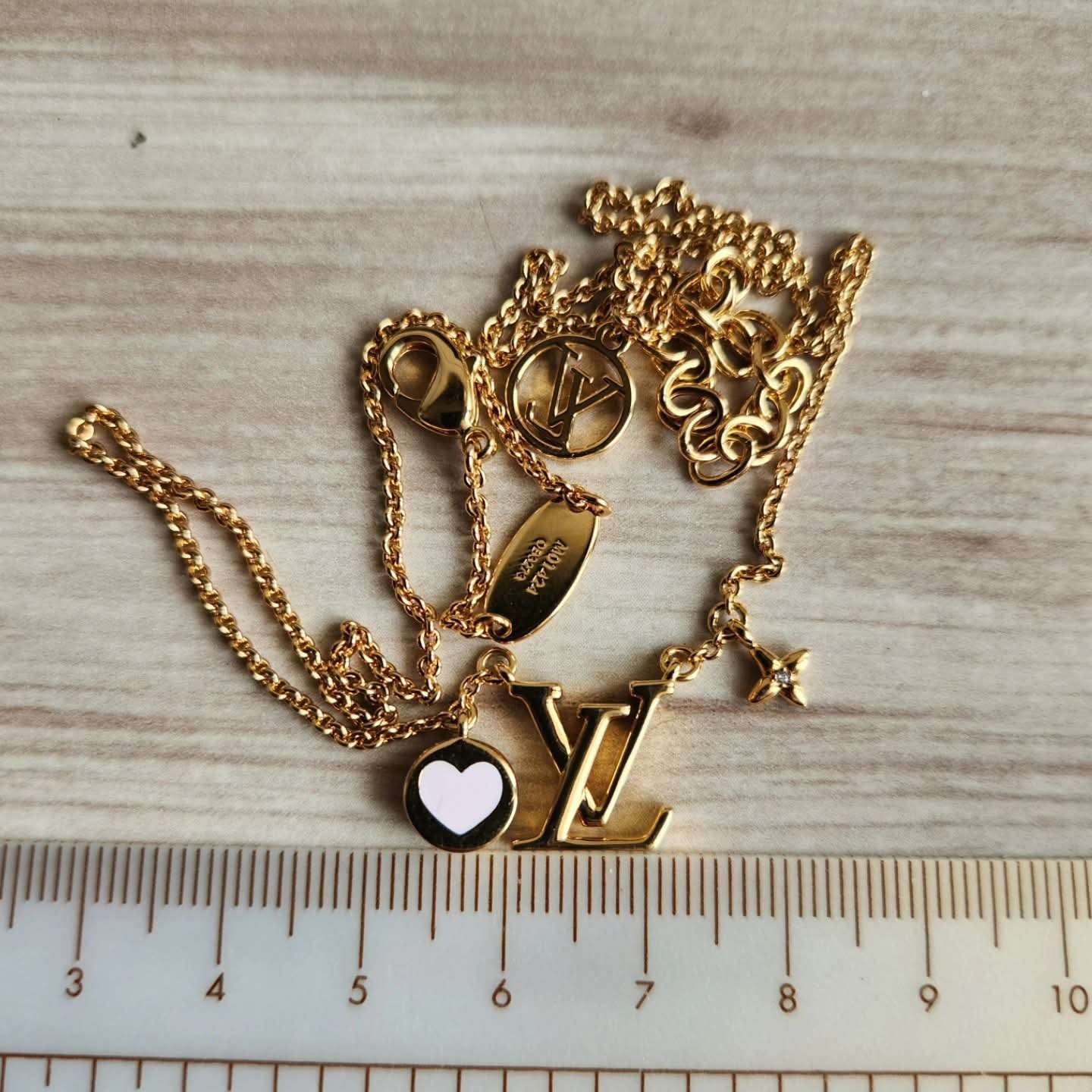 Louis Vuitton Nahrdelnik