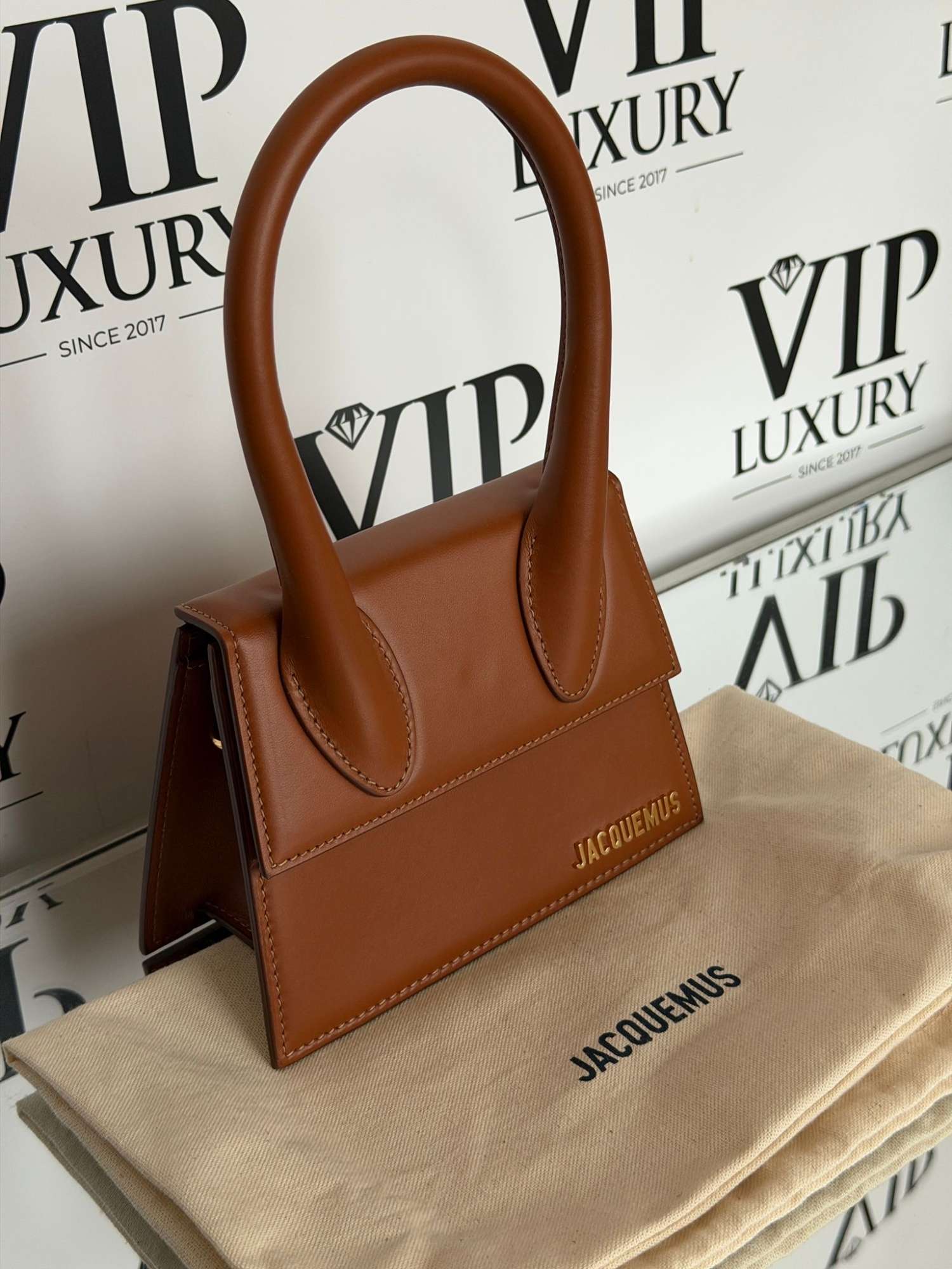 Jacquemus kabelka gold