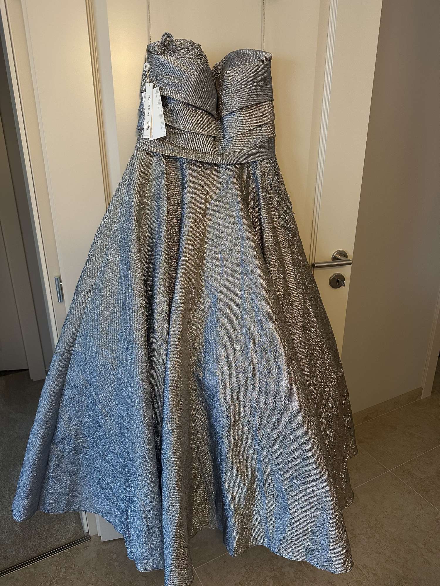 Trblietave plesove saty Paula Richi