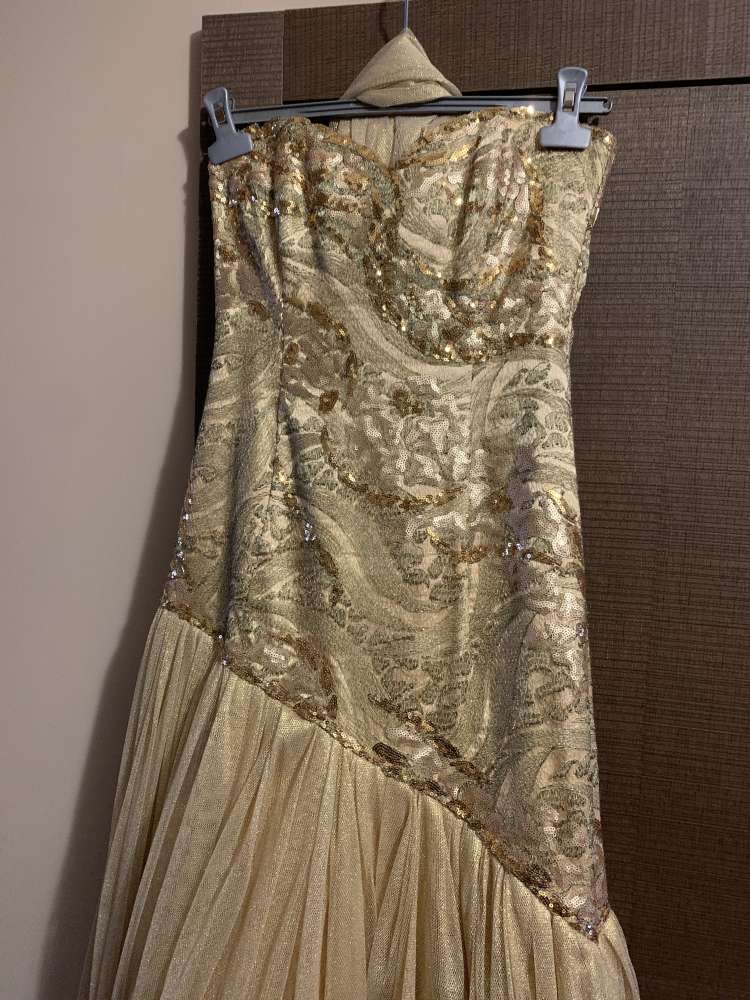 Zlate plesove saty Martina Kallai