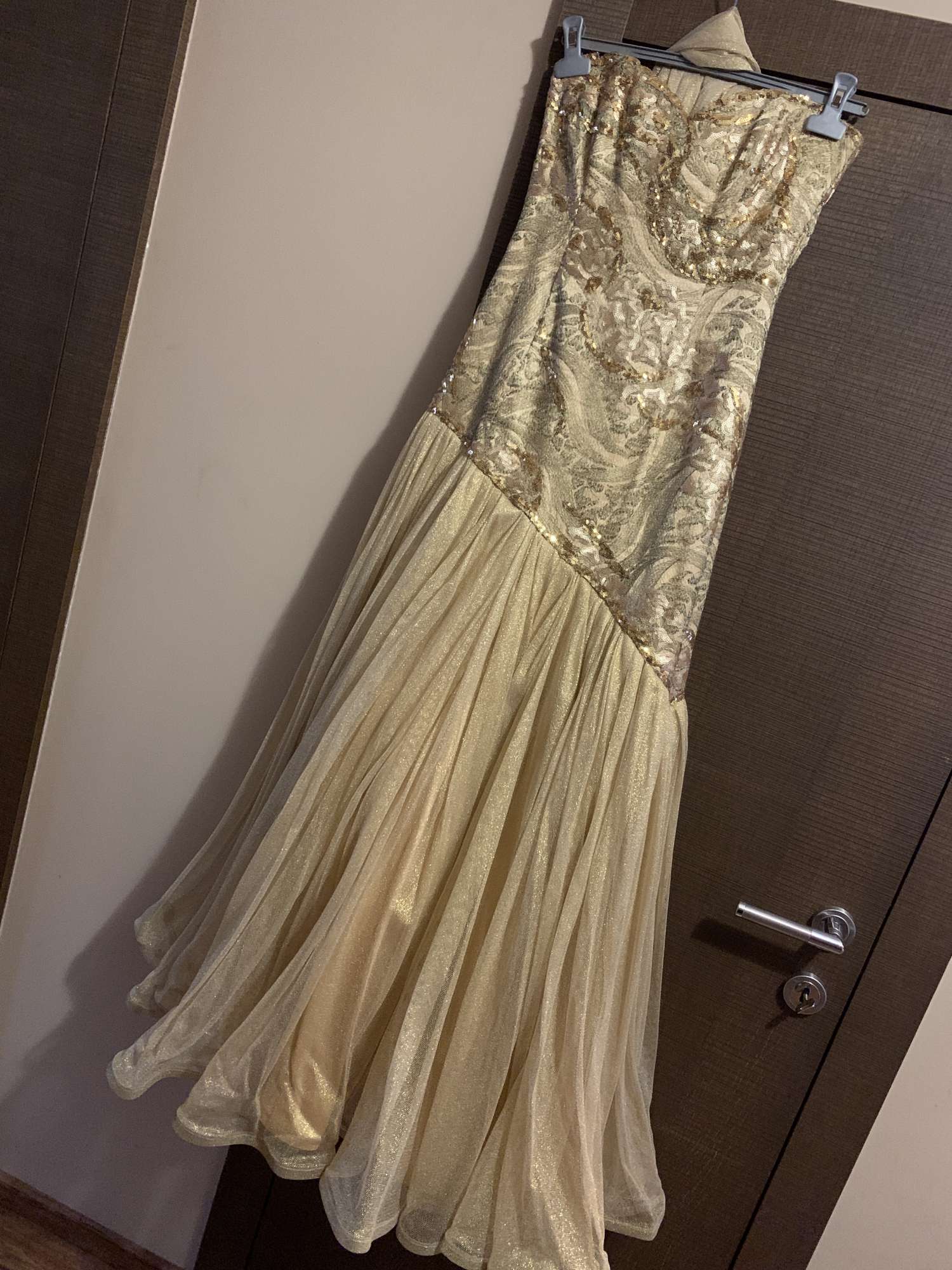 Zlate plesove saty Martina Kallai