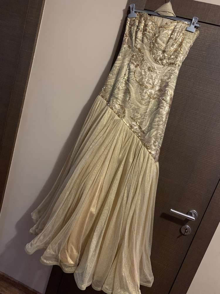 Zlate plesove saty Martina Kallai