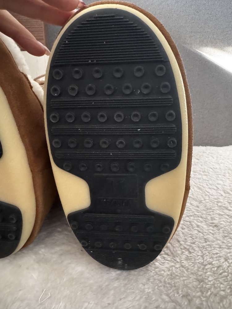 Moon boots