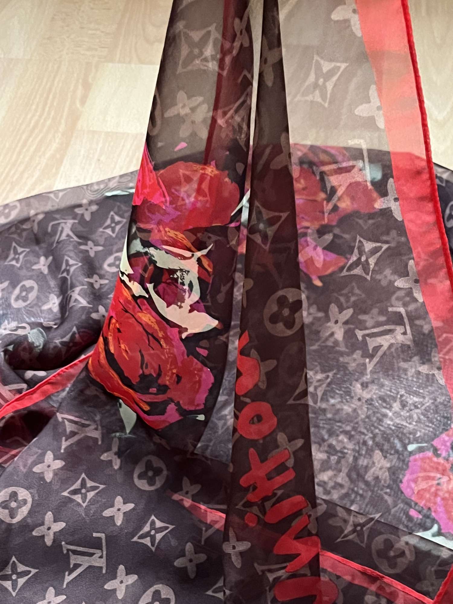 Šátek Louis Vuitton Roses