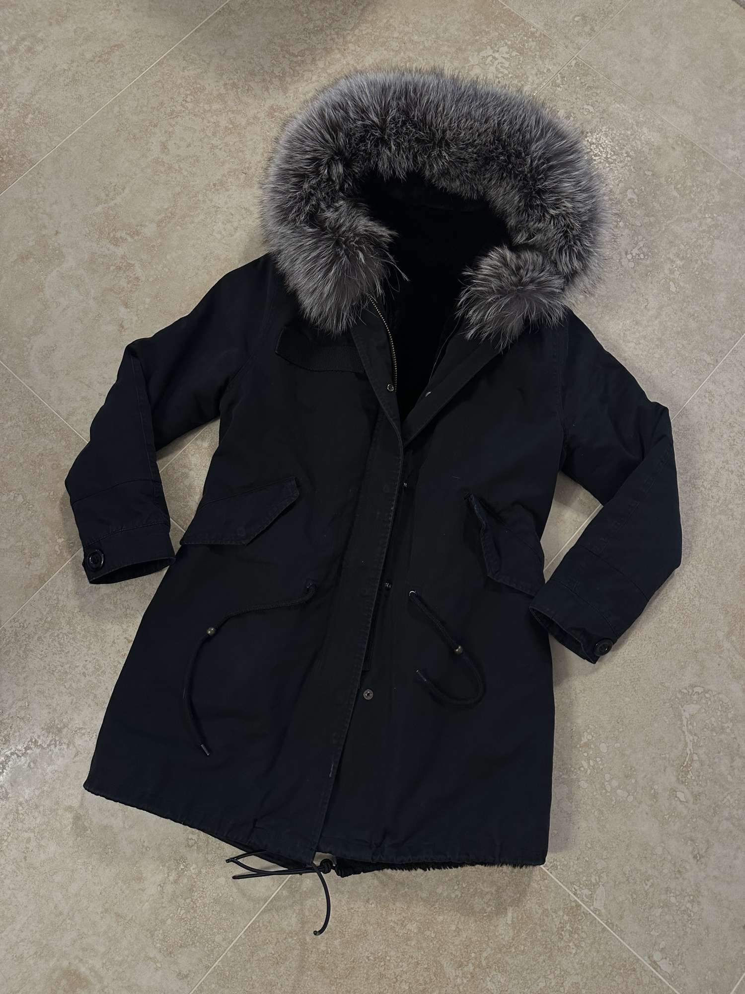 Cierna parka s mega hustou kozusinou