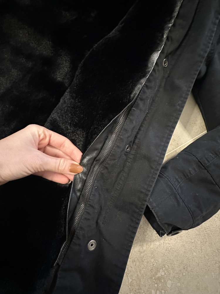 Cierna parka s mega hustou kozusinou