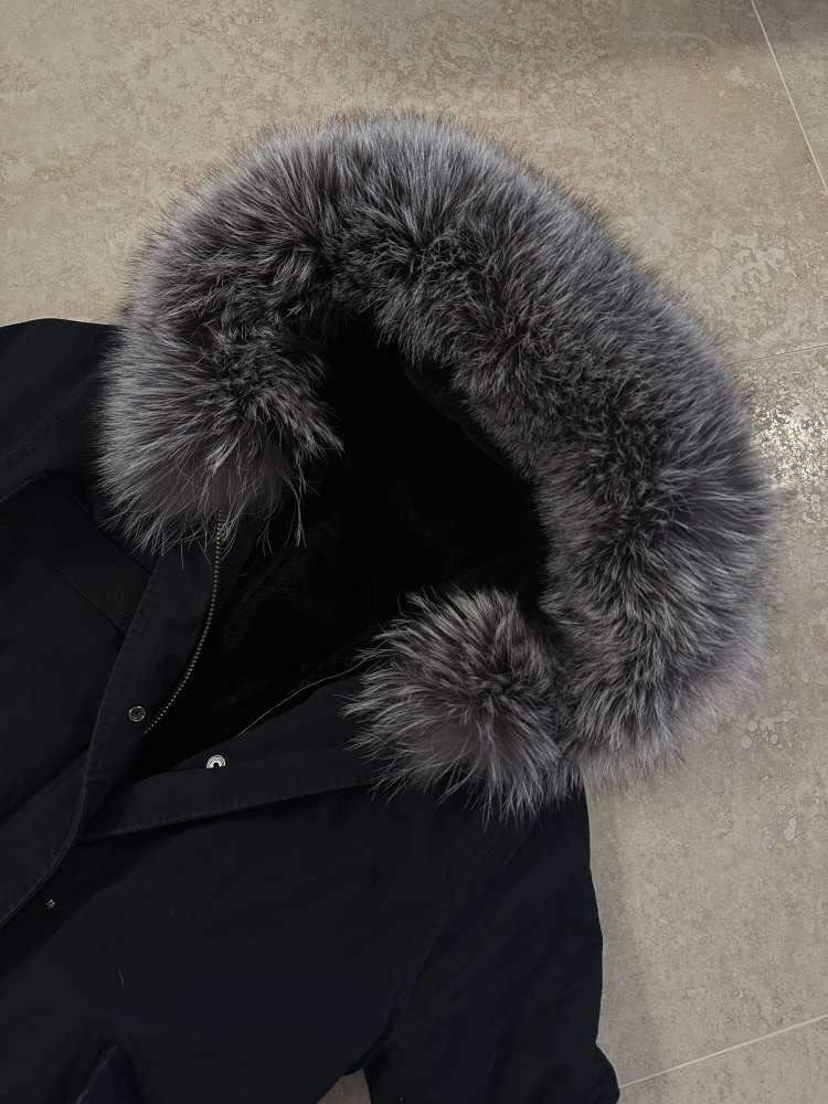 Cierna parka s mega hustou kozusinou