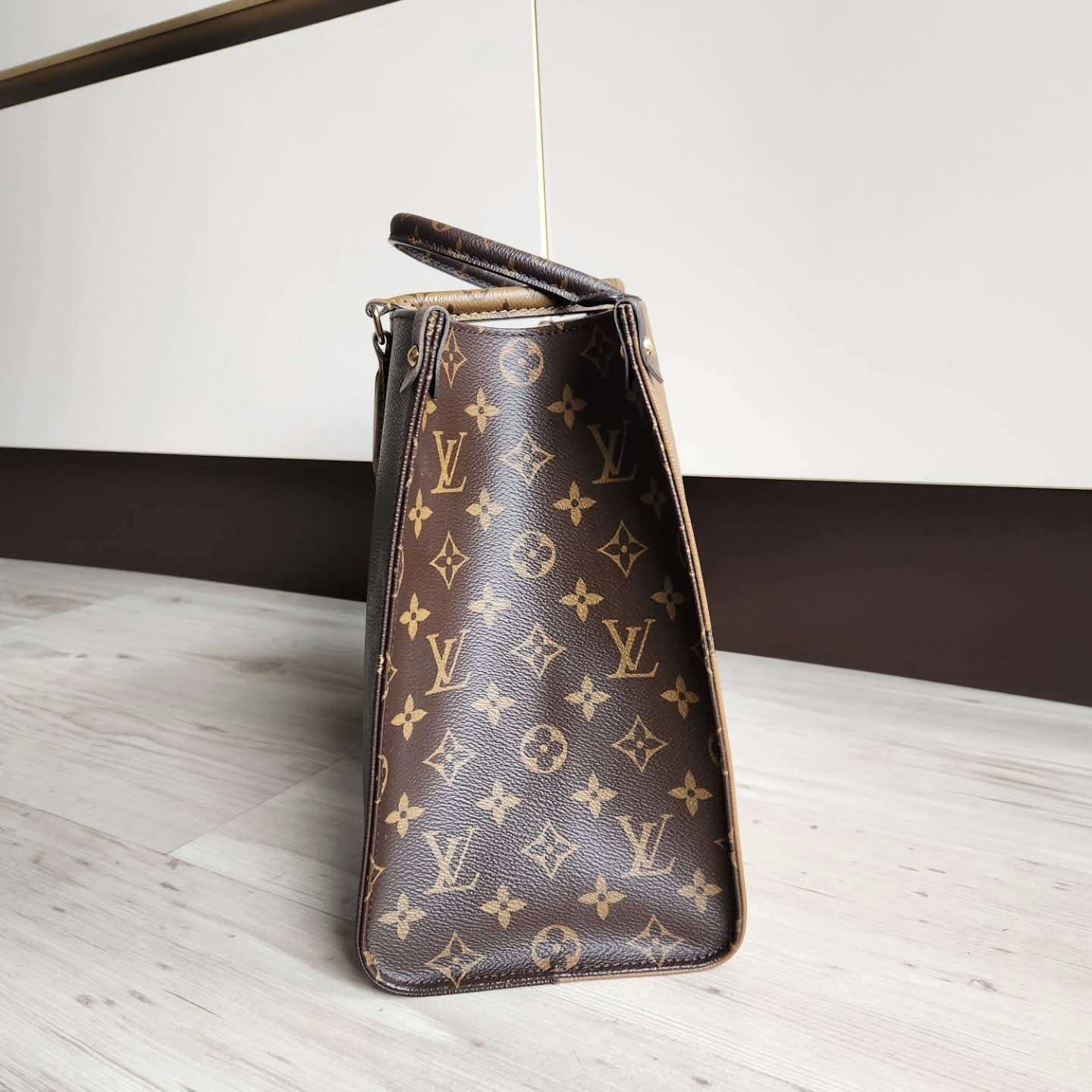Louis Vuitton OnTheGo MM