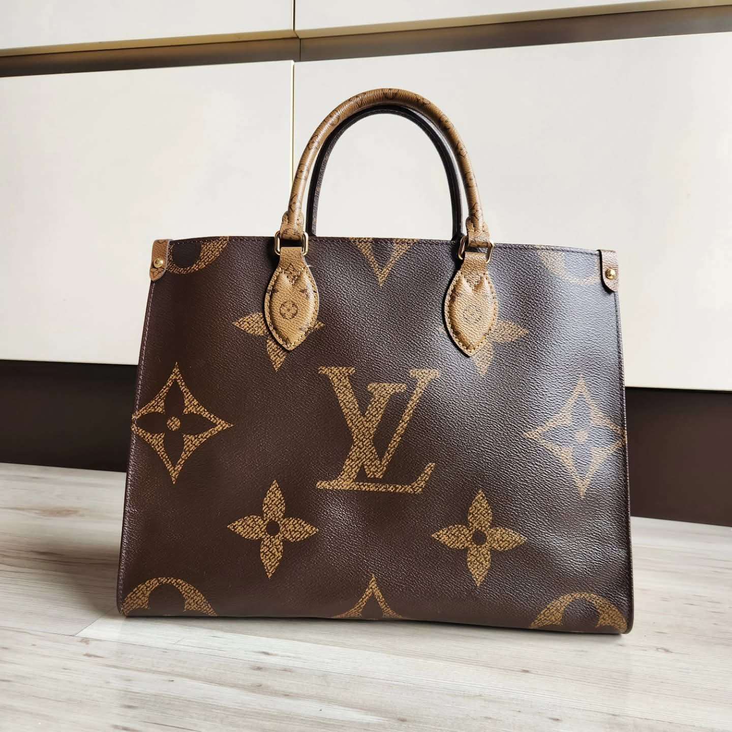 Louis Vuitton OnTheGo MM