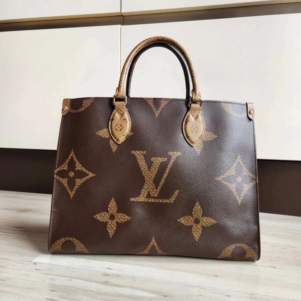 Louis Vuitton OnTheGo MM