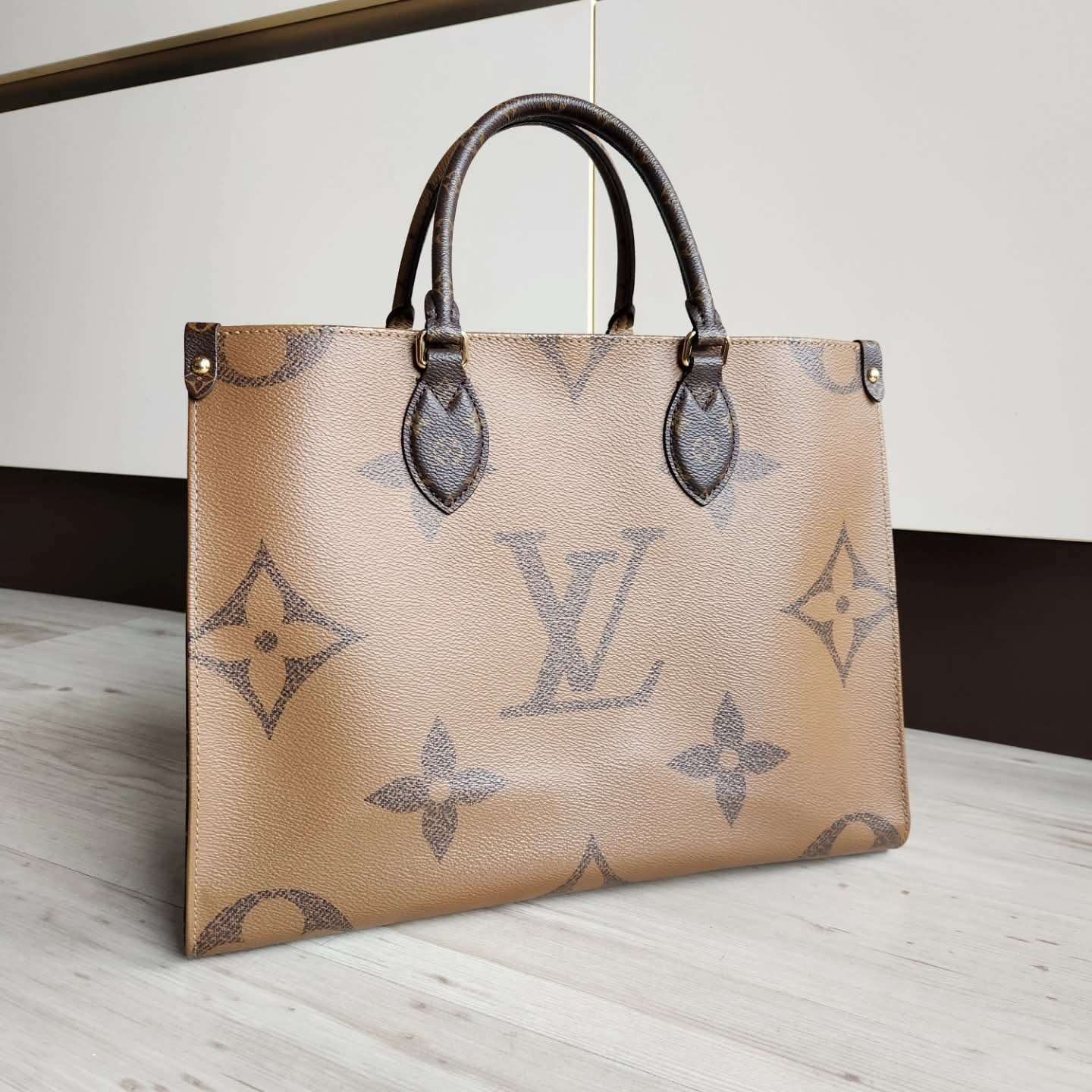 Louis Vuitton OnTheGo MM
